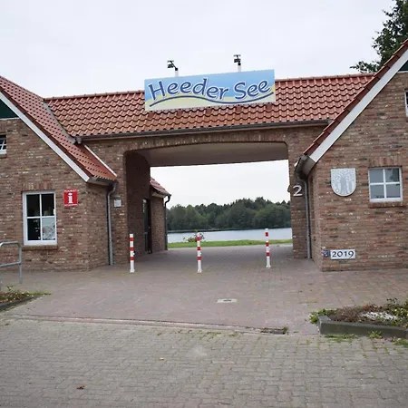 Freistehendes In Mit Terrasse, Garten Und Grill Heede
